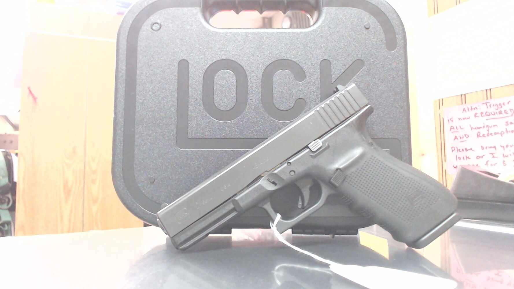 Glock Model: 21Gen4 Semi-Auto 45 w/ 3 mags and hard case