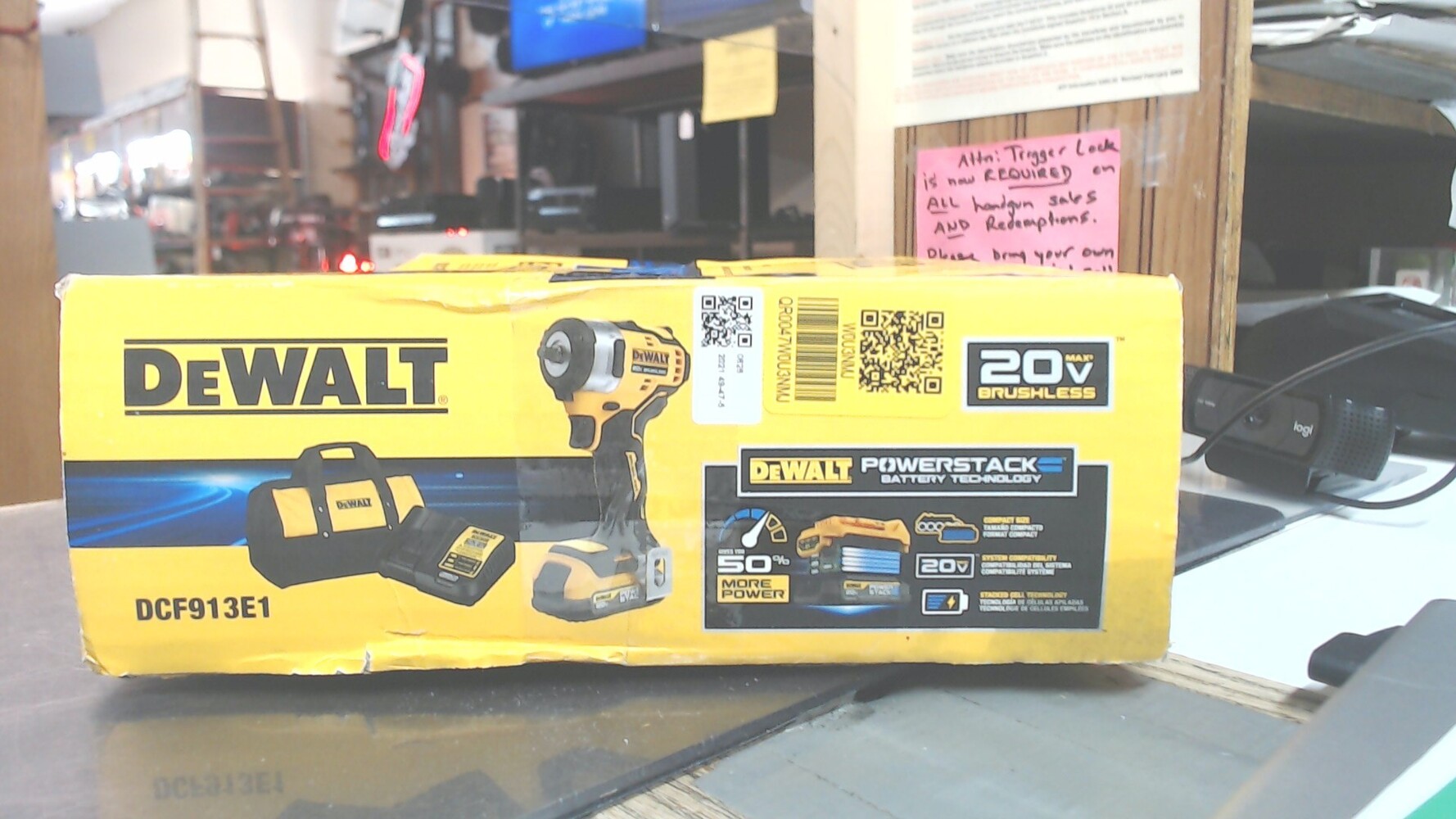 NEW!! Dewalt 3/8 in Impact w/ 1 charger, 1 battery and carry bag