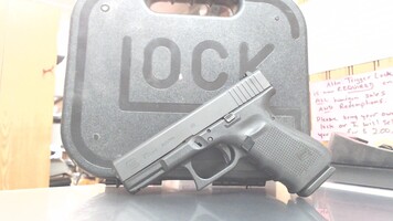 Glock Model: 23Gen4 Semi-Auto 40 caliber w/ 3 mags