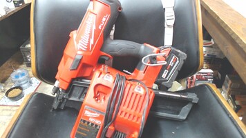Milwaukee 21 Degree Framing Nailer w/ M18 Red Lithium Battery and Charger
