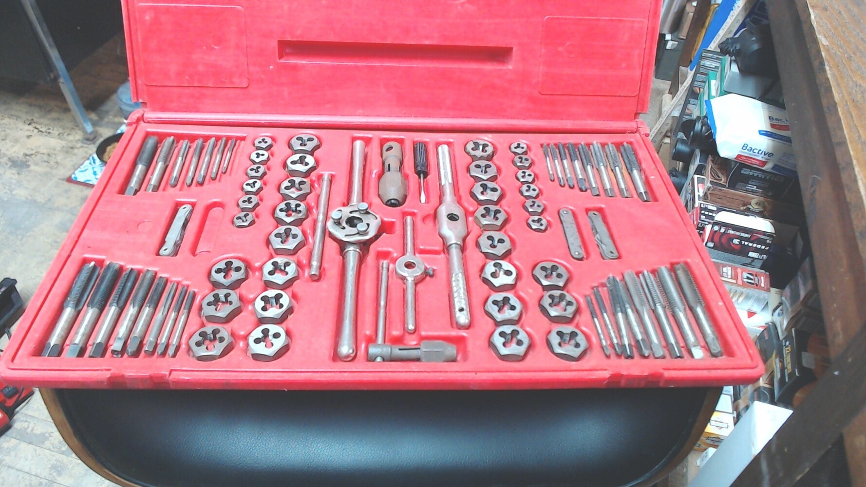 Matco 76 PC Machine Screw and Fractional & Metric Tap and Die Set