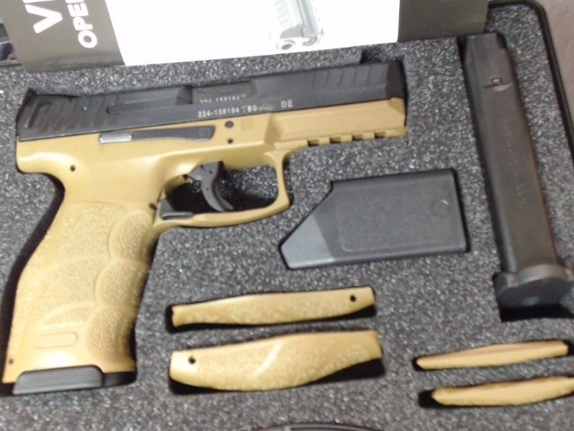 H&K VP9 FDE 9mm Semi-Auto Pistol w/ two mags and case