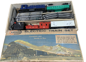 Used Lionel Postwar #11530 Santa Fe Diesel Freight Set (1965) w/Box  (9211654)