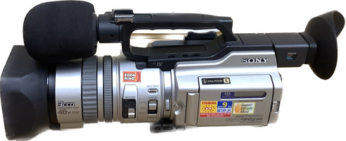 Sony DCR-VX2000 HandyCam Camcorder  For Parts Only