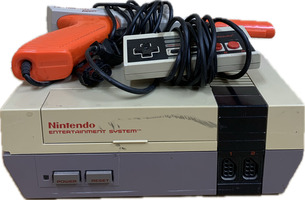 Nintendo NES-001 Entertainment System NES Gaming Console - Parts Only