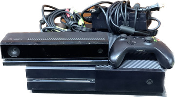 Microsoft Xbox One with Kinect, Controller, and Cables - Used (9269291)