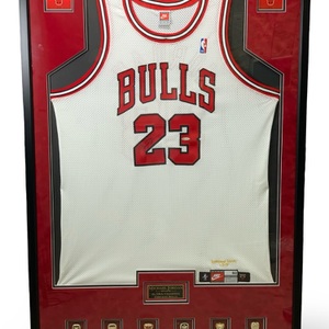 AUTOGRAPHED MICHAEL JORDAN CHICAGO BULLS JERSEY AUTHENTICATED RETIREMENT JERSEY
