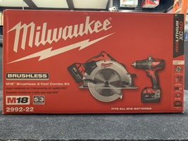 Milwaukee M18 Hammer Drill and Circular Saw Combo Kit - Red (2992-22)