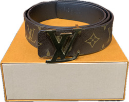 Louis Vuitton M0566 LV Initials 40mm Reversible Belt – Pre-Owned