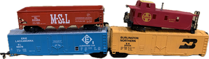 Lot of 4 HO Scale Bachmann Trains