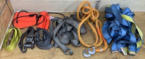 Bundle of 4 Ratchet Tie-Down Straps with 4 Hooks - Used