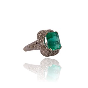  JAGI 18K White Gold Ladies Ring – 4.59ct Octagonal Green Emerald with Diamonds