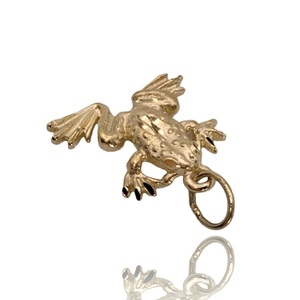  4KT (0.64 DWT / 0.99g) – Yellow Gold Charm – Small Frog