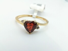 14kt Ladies Ring Heart Shaped Garney 