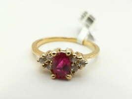 14kty Gold Side Stone Woman's Ring 