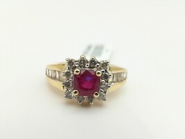 14kt Female Yellow Gold Cluster Ring