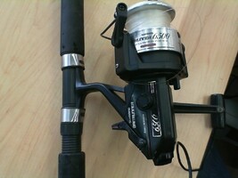 COMBO REEL SHIMANO BAITRUNNER / ROD PENN SLAMMER 7'