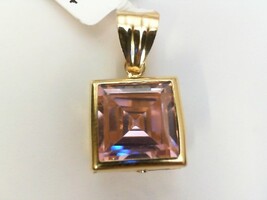 18KT SOLITAIRE CHARM