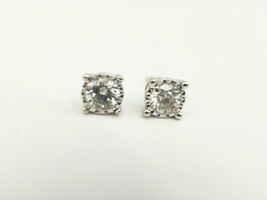 14kt Female White Gold Studs Earrings 