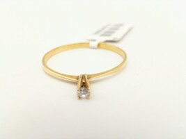18kt Female Gold Solitaire Ring 