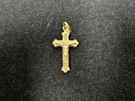 18kt 1.5" Crucifix Pendant