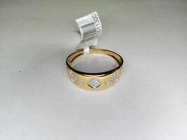 10Kt Y/G Band W/ 0.12Ct TDW