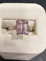  10K Gold Ring with Pink Stone  size 5     LS(314892)