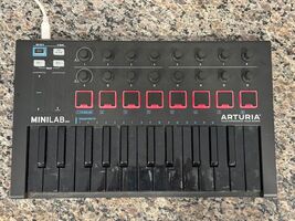 Arturia Minilab MKII 25 Key DJ Midi Controller w/ Cord & Beat Pads - VWG 329138