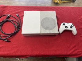 Xbox one S - 500gb w Controller - PPSKN