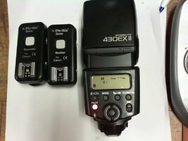 Canon Speedlite   430EX II Flash 