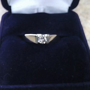 White Gold Solitare Ring > 3.34g/14kt 