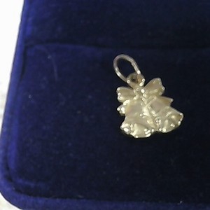 10k xmas bell pendant  ..8g