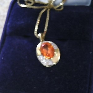 10k 4.3g necklace / garnet pendant set 