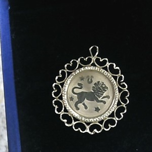14k 2.14g lion pendant  