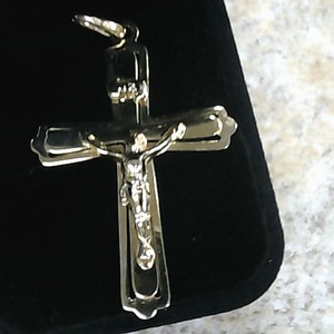 10k 3.67g cross pendant  