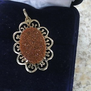 10k 2.66g gold stoone pendant  