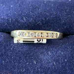10k 1.81g 7* crystal chan set dia band 