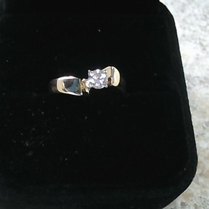 V-31 2.9g .25ct 14k yellow and white gold diamond solitaire ring 