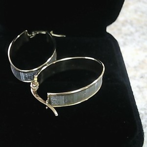 10k 1.46k hoop earrings 