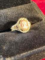Size 6 Cameo Yellow Gold Ring 2.14g/10kt 