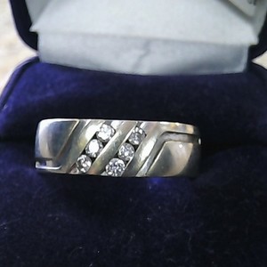 Gold Ring 4.99g/10kt dia band