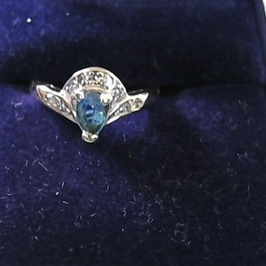 10k 2.27g  dia blue topaz ring 