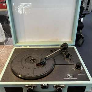 invative technology suitcase record player