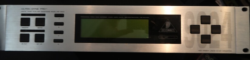 BEHRINGER DSP 9024