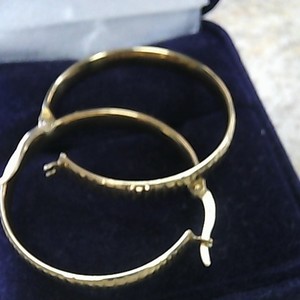 10k 2.6g hoop earrings 