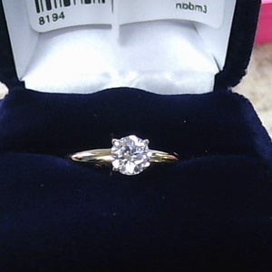 v-105 Female Yellow Gold Select Ring > 14kt 