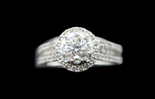 Dazzling 1.25ctw Round Large DiamondHalo 14KT White Gold Engagement Ring 